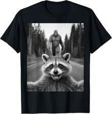 Vintage Selfie Of A Scared Raccoon With A Sasquatch Bigfoot, Funny Raccoon T-Shirt, Summer Tops - 黑色 - 查看 1