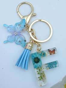 1pc Initial Letter Dried Flower Resin Keychain, Blue Daisy Pendant Keyring, Girl Bag Charm Accessory Gift - Baby Blue - View 24