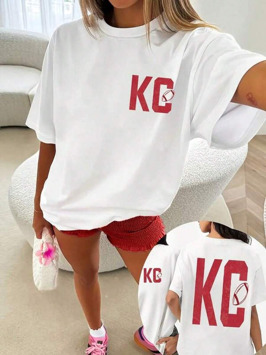 Camiseta Gráfica KC para Mujer - Diseño de Letra S Roja en Ambos Lados y Diseño de Balón Solo en la Parte Delantera - Camiseta Ligera y Transpirable para Fanáticas Americanas, Atuendos Casuales - Esencial para Primavera/Verano, Camiseta para Mamá, Ropa, Estilo Y, Tela Lavable a Máquina, Guardarropa de Verano, Ropa con Espíritu de Equipo, Ajuste Cómodo, Camiseta Estampada - Negro - Ver 1
