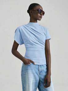2026SS Nueva blusa de verano para mujer, uniforme de maestra, atuendo de aeropuerto para el Día de la Independencia, de tela elástica, camiseta azul sólida talla grande vendida, estilo casual cómodo, top de punto, diseño asimétrico, manga corta frun - Azul - Ver 3
