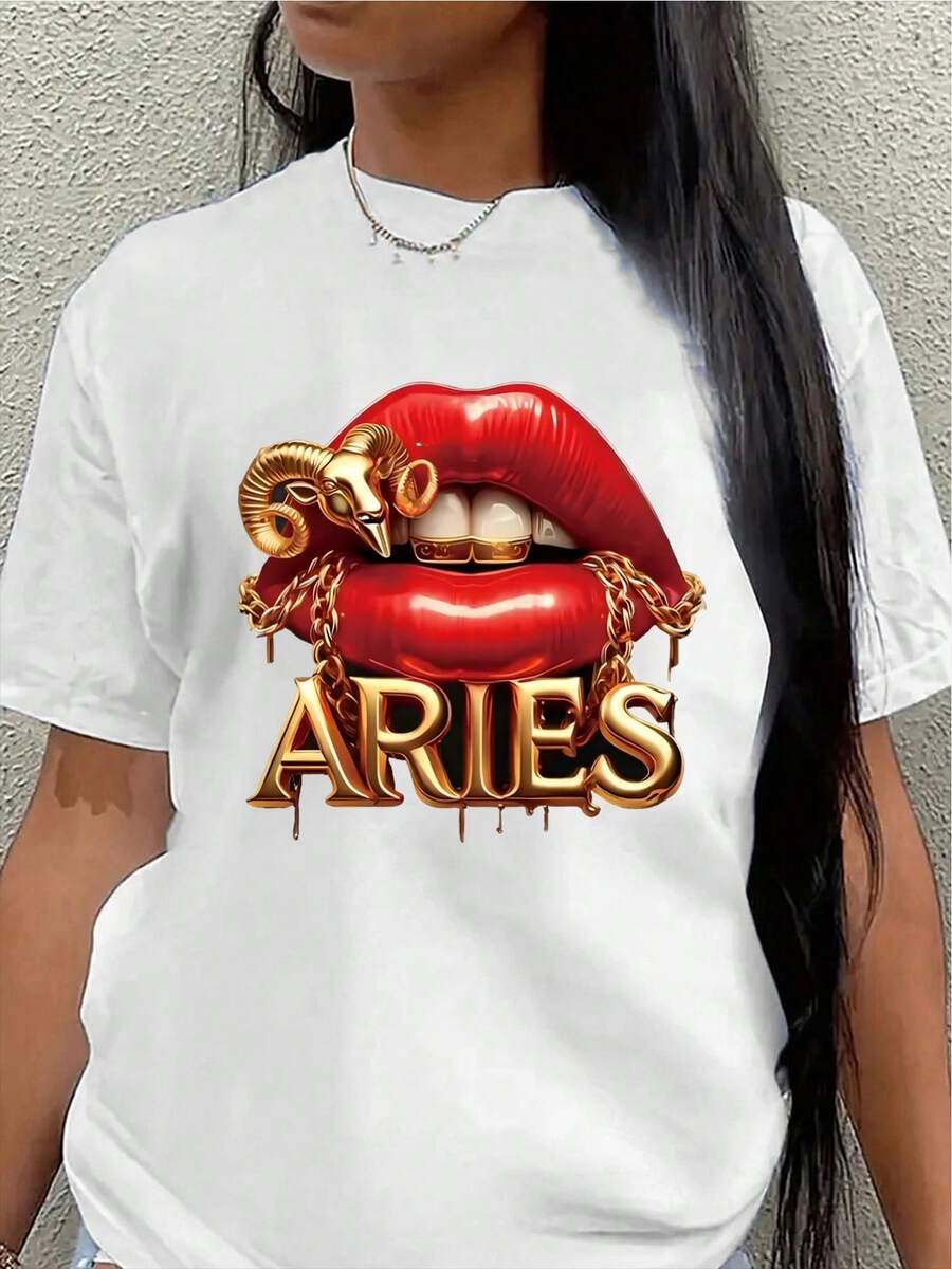 Camiseta de manga corta de poliéster, con un diseño del signo zodiacal Aries con llamativos labios rojos y cuernos de carnero dorados, ligera y duradera, adecuada para uso casual en casa o en una cafetería, una prenda de moda para complementar los atuendos diarios. blusa casual mujer - Blanco - Ver 1
