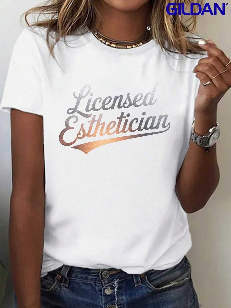 Camiseta de Esteticista Auténtica de Algodón Puro para Mujer - Camiseta de Manga Corta con Logotipo Escrito a Mano Estilo Vintage, Cómoda y Casual, Diseñada para Profesionales de Spa y Esteticistas. - Blanco - Ver 1
