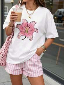 1 pieza adornada con un gran y exquisito patrón de lirios rosados - esta es una excelente opción para el estilo urbano, cómoda de llevar, adecuada para el uso diario, versátil y a la moda, e ideal para salidas de verano y reuniones informales. 180g Algodón 100%. - Blanco - Ver 7