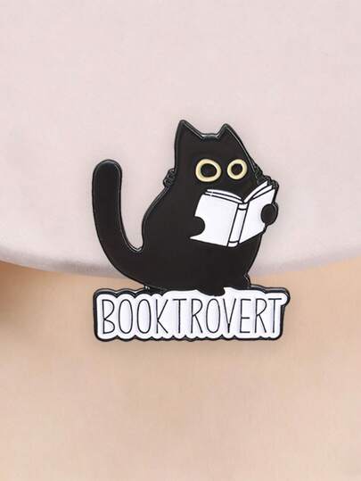 1pc "BOOKTROVERT" Enamel Brooch, Cute Introverted Black Cat Reading Book Pin, Fashion Accessory, Gift For Friends