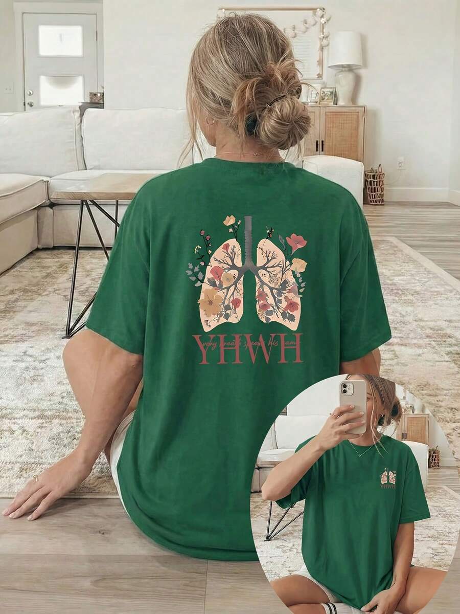 [Impresión a Doble Cara] Camiseta Casual de Verano para Mujer, con diseño en forma de hoja con patrones florales y de follaje incrustados, adornada con las letras YHWH, ropa versátil, material cómodo, camiseta de manga corta, 100% Algodón para entusiastas de la moda. - Verde - Ver 1