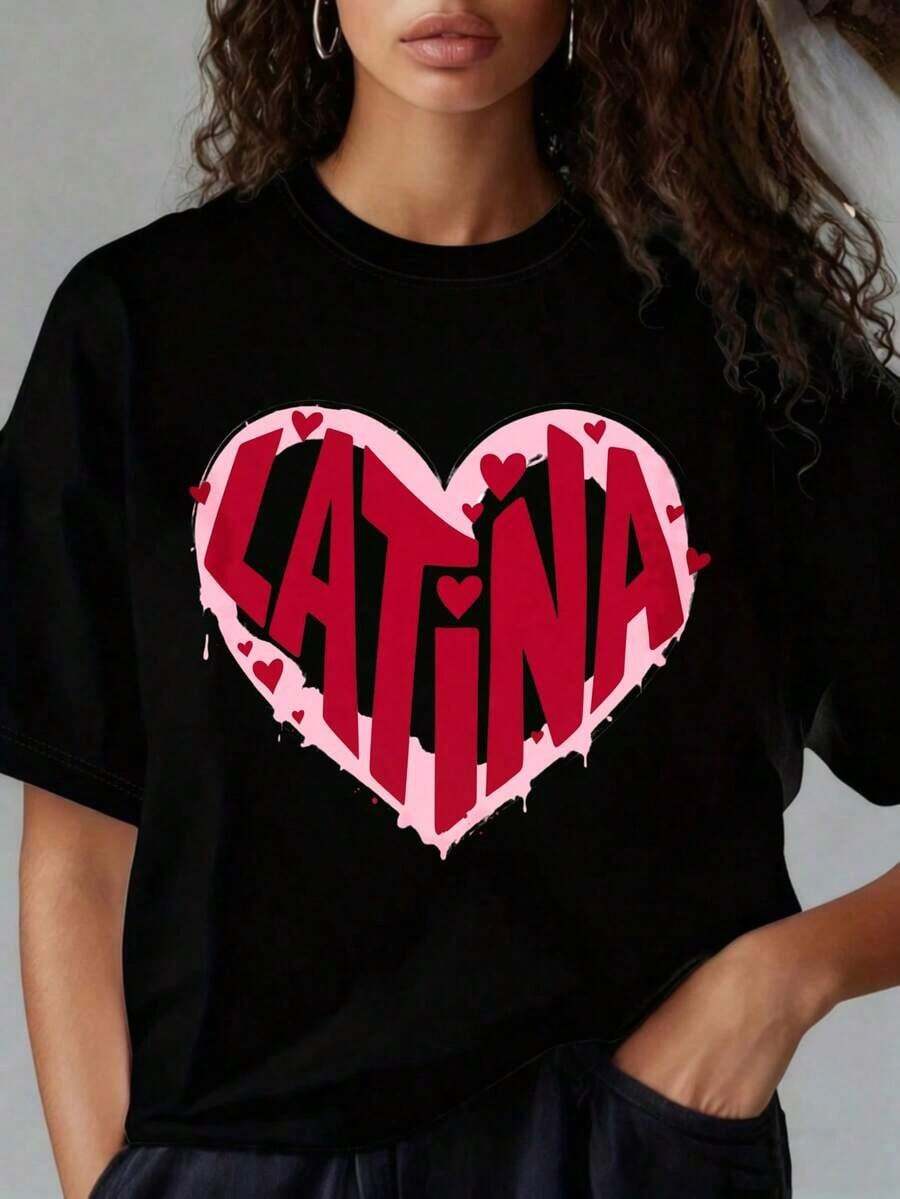 Conjuntos de verano para mujer. Camiseta negra con diseño de corazón latino para mujer, talla grande, informal, con estampado de corazones rosados, top femenino de moda. Tanto hombres como mujeres pueden usarla, y es adecuada para fiestas de Navidad, actividades deportivas, salidas de fiesta, deportes y otros regalos navideños (220g). tops de verano - Negro - Ver 1