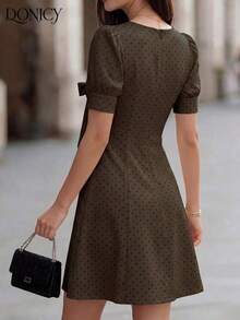 DONICY Vestido mini de mujer con cuello en V, mangas de pétalo y falda evasé con decoración de lazo, en estampado de lunares blanco y negro, vestido de verano - Blanco - Ver 8