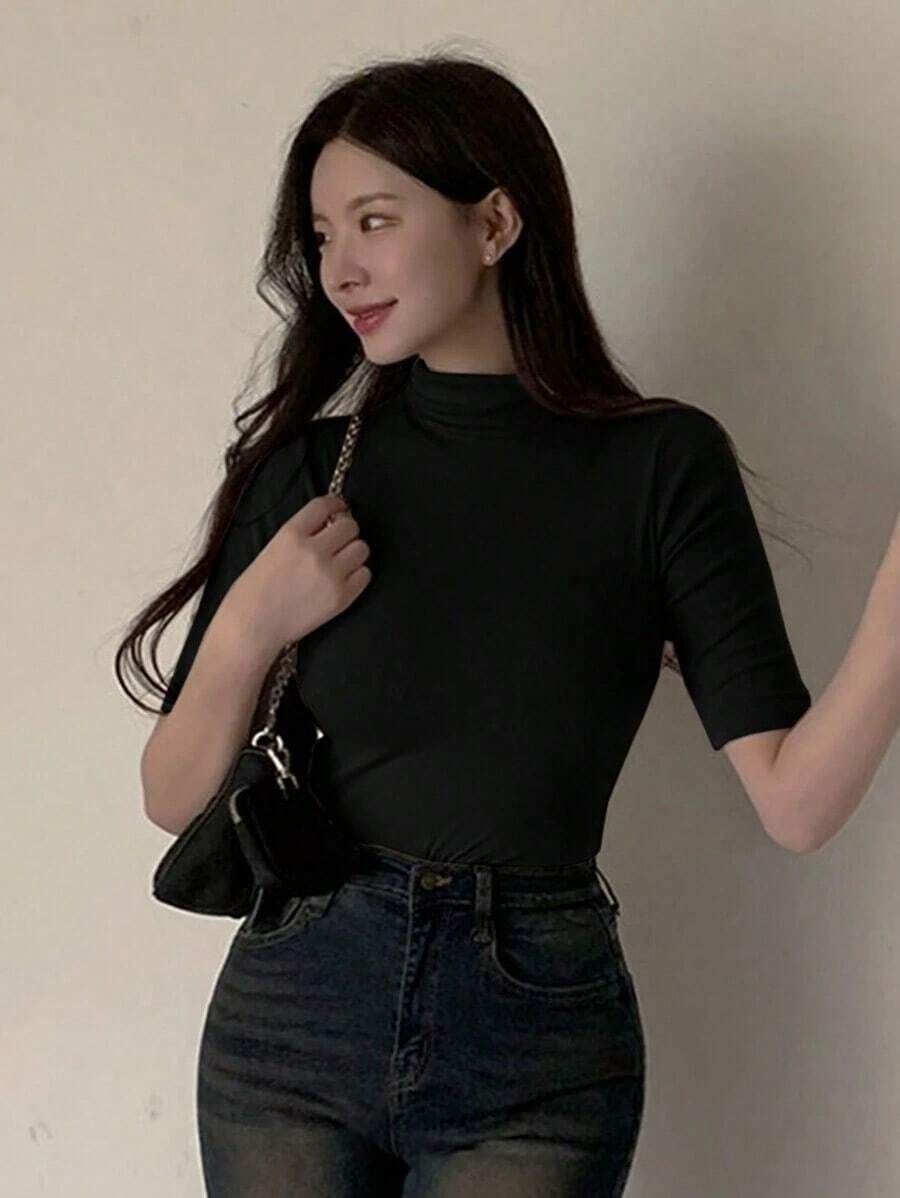 Camiseta de cuello alto ajustada de color liso para mujer - Negro - Ver 1