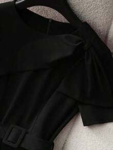 Vestido casual elegante con diseño de hombros y cintura ceñida de manga corta rojo, adecuado para vacaciones de verano - Negro - Ver 4