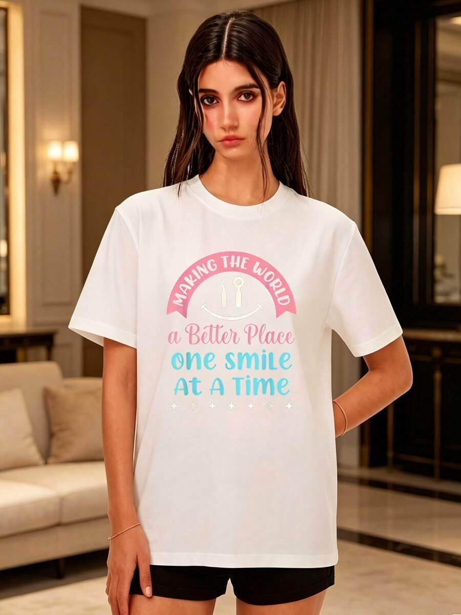 Women's 180g Short-Sleeved T-Shirt With Dental Print. A Smile Makes The World A Better Place. Cute, Loose-Fitting Casual Top For Everyday Wear At The Beach In Summer. Perfect Birthday Gift For Her, Mom, Girlfriend, Colleague, Or Team Member. Unisex Cotton Loose-Fitting Short-Sleeved Crew Neck T-Shirt In An Urban Vintage Style. - 白色 - 查看 1