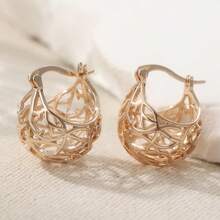 1 paire de boucles d'oreilles vintage classiques ajourées, accessoire de bijouterie minimaliste et polyvalent, convenant pour le port quotidien des femmes, cadeau d'anniversaire parfait pour elle - Doré - Voir 6