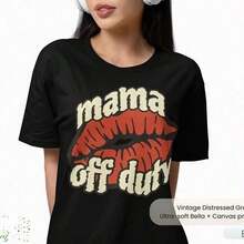 short-sleeveCamiseta "Mamá fuera de servicio", camiseta gráfica con labios rojos, camiseta gráfica divertida de mamá, camiseta retro de mamá con labios, camiseta genial de mamá, camiseta "Vida de mamá" como regalo100% Cotton - Negro - Ver 6