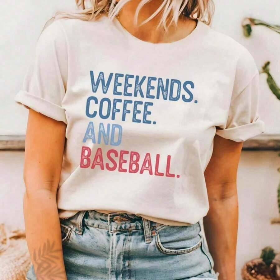 Nueva Llegada 2026: Camiseta de Béisbol y Café para los Fines de Semana, Linda Camiseta para Mamá Béisbolista, Regalo para el Día de la Madre para Mamá Béisbolista, Regalo para Mamá Amante del Béisbol, Camiseta de Mujer con Estampado Gráfico, Tejido Suave de Béisbol, Transpirable, a la Moda, 100% Algodón, para Uso Diario. - Blanco 9 - Ver 1