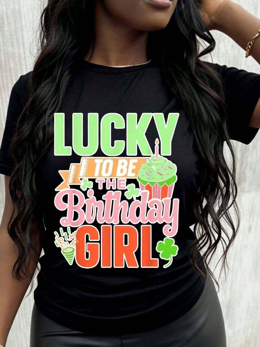 Camiseta Gráfica para Mujer "Lucky To Be The Birthday Girl" Día de San Patricio, Disfraz de Fiesta, Regalo de Celebración para Ella, Playera Holgada para Mujer - Negro - Ver 1