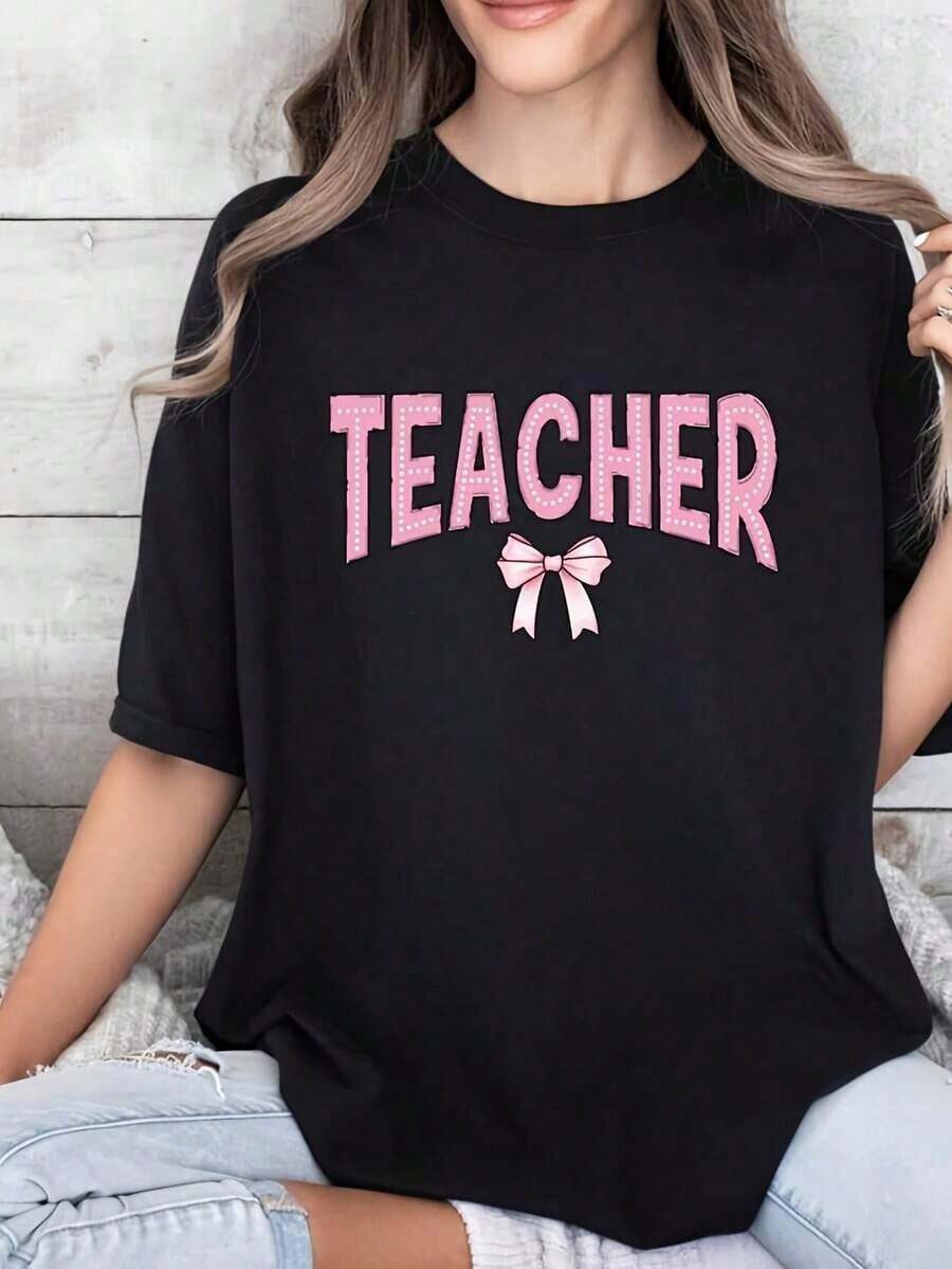 Camiseta Casual C Omfort Colors TeaC Her Bow Coquette Comfort Color, Camiseta Linda TeaC Her, Camiseta para Regreso a Clases, Regalo para TeaC Her, Regalo TeaC Her. Camiseta de una pieza de manga corta con cuello barco y color sólido para mujer, adecuada para el verano, se combina con camisas estampadas, blusas de mujer y camisetas estampadas de manga corta. Ropa de Mujer a la Moda - Negro 1 - Ver 1