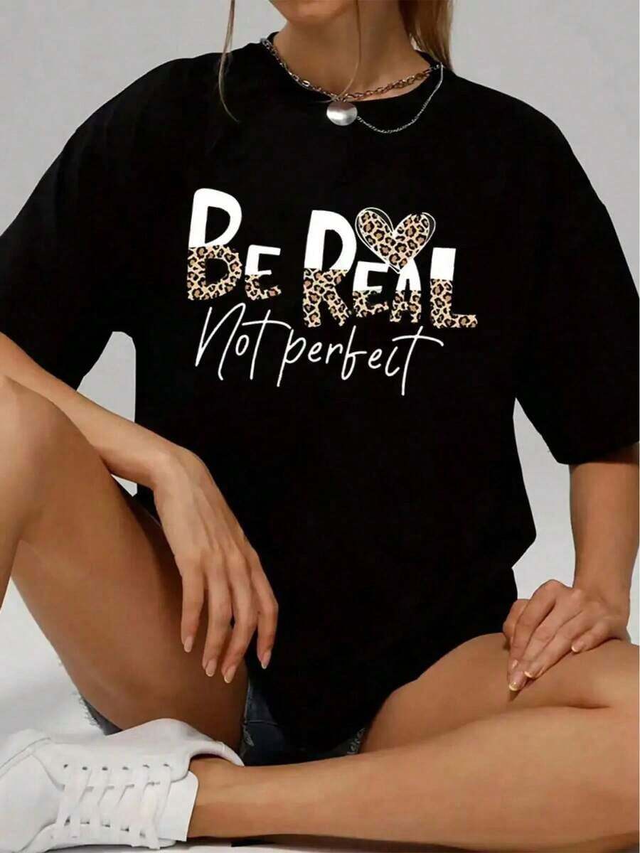 Camiseta de manga corta con cuello redondo para mujer, estampado de leopardo con diseño de rompecabezas en inglés, suave y con caída fluida, adecuada para uso diario, oficina, escuela, vacaciones, camping, de estilo versátil, que hace que tu verano sea más vibrante y colorido. - Negro - Ver 1