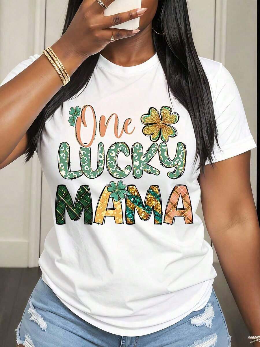 Camiseta "One Lucky Mama" para el Día de San Patricio con Patrón de Trébol y Texto para Festivales de Primavera y Uso Casual - Blanco - Ver 1