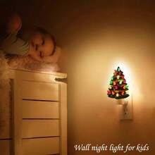 Đèn ngủ hình cây thông Noel 3D phong cách nông thôn, đèn LED nhấp nháy trang trí tường Giáng sinh 2026, chất liệu nhựa, không chống nước, màu đỏ, 120V, phích cắm kiểu Mỹ, dùng trong nhà. - Xem 8