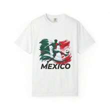 Camiseta de la Copa Mundial de México (S1), Camiseta de la Copa Mundial de México (S1), Camiseta de la Copa Mundial de EE. UU. (S1), Camiseta de Fanático del Fútbol (S1EE), Camiseta con Gráfico de Fútbol (S1), Ropa 2026 Esta camiseta unisex de 220 g está hecha de 100 % algodón con un patrón de punto apretado de 220 g, lo que garantiza su durabilidad. Apta para todo tipo de cuerpos, tanto hombres como mujeres. Su tejido duradero y de alta calidad es ideal para diversos proyectos de costura, ofreciendo un tacto suave y resistente. Además, es muy transpirable. Perfecta para primavera/verano, conjuntos de vacaciones y ropa de fiesta.Suitable for spring, summer and autumn - Blanco - Ver 1