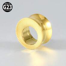 1 chiếc khuyên tai dạng ống tròn mạ vàng 18K bằng titan G23, khắc hoa văn, có phần eo rỗng và ren bên trong, dùng cho cả nam và nữ, thích hợp sử dụng hàng ngày. - 1 miếng che tai hình tròn có hoa - Xem 12