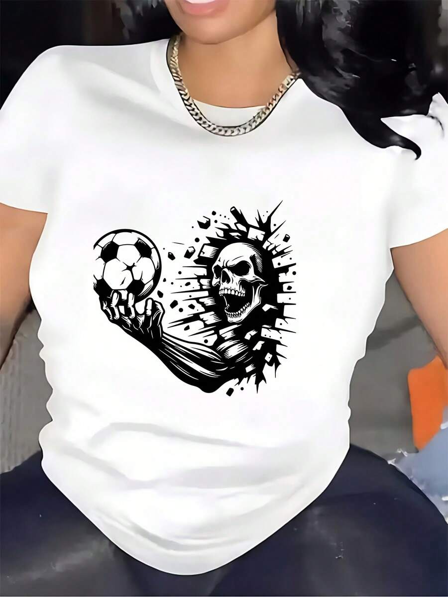 Camiseta de Terror con Diseño de Calavera Jugando Fútbol (180g) - Exclusiva para el Equipo S, ideal para regalos de Halloween y reuniones familiares - Camiseta unisex, suave, cómoda y elegante de manga corta. - Blanco - Ver 1