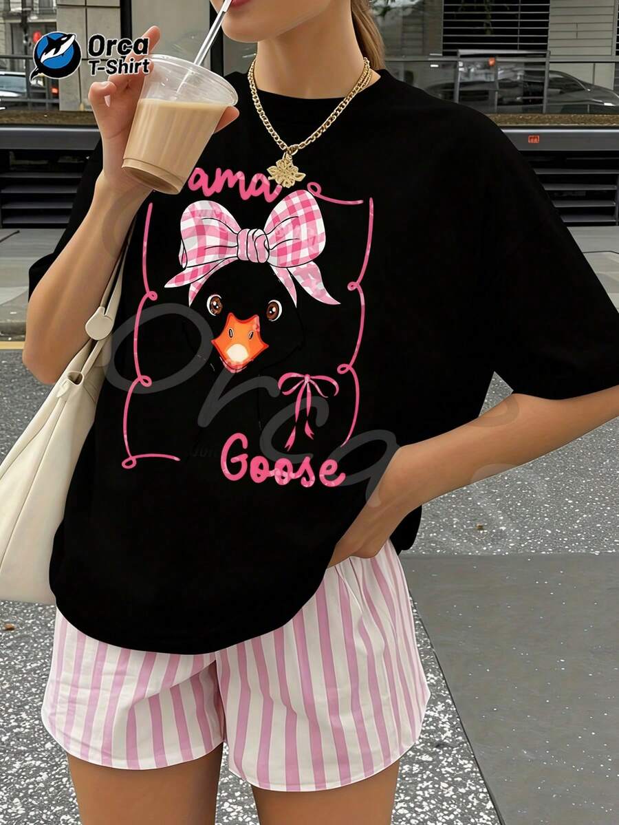 Una camiseta de manga corta para mujer, moderna, a la moda, retro, casual y holgada, adecuada para actividades al aire libre en primavera y verano, con un lazo a cuadros rosa y un estampado de pato, Mama Goose, de estilo de dibujos animados, camiseta de mujer, estilo casual de verano para el día a día y vacaciones, con cuello redondo y manga corta.blusas para mujer,blusas casuales para dama,tops,, mujer premium,y2k,playeras de mujer curvy,ofertas y liquidaciones ropa mujer,playeras deportivas para mujer,,playeras de hombre, mujer,blusas>elegante 7XL8 - Negro - Ver 1