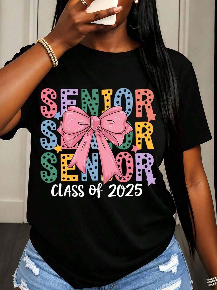 Camiseta de Mujer para la Clase de Graduación 2025 con Letras de Puntos de Colores y Diseño de Lazo Rosa para la Celebración de Graduación de Primavera-Verano - Negro - Ver 1