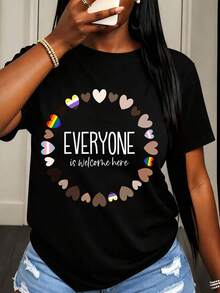 Camiseta de Mujer con Estampado Gráfico de Corazones Arcoíris y Mensaje Inclusivo 'Aquí Todos Son Bienvenidos' para Uso Casual y Eventos de Orgullo - Negro - Ver 6