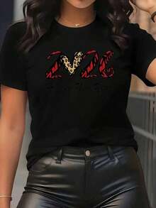 Playeras de mujer: Camiseta deportiva de manga corta para mujer - Estampado de Año Nuevo 2026, con diseños de leopardo y corazones. Lavable a máquina, fácil de combinar, cómoda camiseta casual de cuello redondo. Hecha de una mezcla de poliéster de alta calidad, adecuada para usar durante todo el año. Camiseta de verano para mujer con estampado gráfico, manga corta, cuello redondo, suave y transpirable, ideal para el uso diario en la calle. Blusas casuales para dama. - Negro - Ver 1