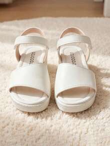 Sandal Putih Anak Usia 3-12 Tahun untuk Musim Panas & Semi, Platform Putih Satu Bagian, Tali Pengikat Velcro yang Dapat Diatur, Hak Sedang-Rendah, Sol Tebal, Lembut & Nyaman, Membuat Kaki Terlihat Lebih Panjang, Gaya Sekolah, Cocok untuk Pemakaian Sehari-hari, Sekolah, Pantai, Acara Formal - Putih - View 2