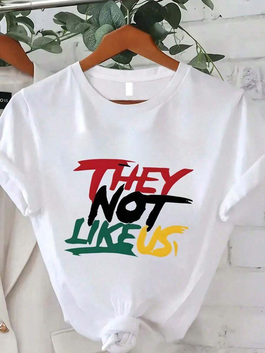 Women's Short Sleeve Graphic T-Shirt With "THEY NOT LIKE US" Print, Summer T-Shirt For Women, Modern, Casual, Comfortable And Soft For Outdoor Sports And Fitness, Round Neck, Short Sleeve, Vintage Style. - 白色 - 查看 1