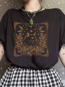 Tierra de gatos místicos T-shirt única diseño y2k en color negro con estampado dorado de luna y flores ideal para crear un estilo bohemio moderno perfecta para tus outfit diarios y destacar en tus eventos sociales llama la atención y muestra tu amor por la naturaleza - Negro - Ver 1