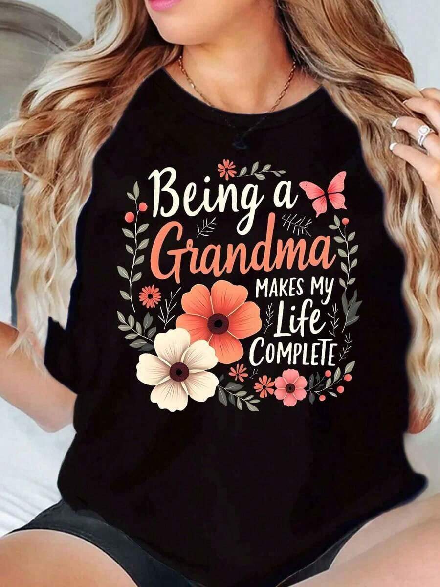Under The RadarCamiseta de Cuello Redondo para Mujer, Estampado Floral de Mariposas 'Ser Abuela Hace Mi Vida Completa', Estilo Casual, 220g - Estilo Urbano Vintage, Unisex, Camiseta de Manga Corta de Algodón Suelto con Cuello Redondo - Negro - Ver 1