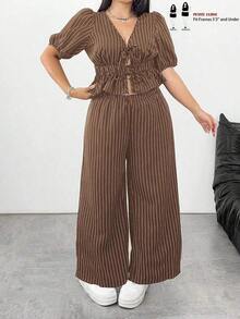PETITE Set de 2 piezas Talla grande Blusa corta casual de escote en V de manga corta con lazo delantero y rayas y Pantalones rectos y relajados a juego - Marrón - Ver 8