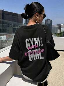 Camiseta única y moderna y2k con diseño destacado de gimnasio y chica en colores vibrantes perfecta para un estilo casual y atrevido ideal para los amantes del fitness y la moda urbana disponible en talla única y cómoda para cualquier ocasión - Negro - Ver 8