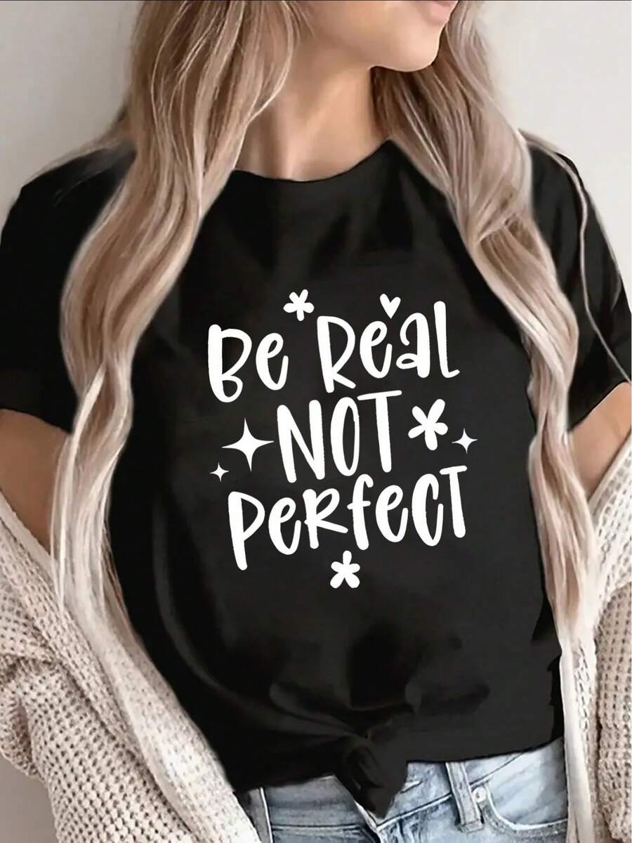 Camiseta de manga corta, ligera y duradera, con la frase "Be Real Not Perfect" impresa, es perfecta para salidas informales, el hogar, cafeterías o entornos de oficina, diseñada para la comodidad diaria. - Negro - Ver 1