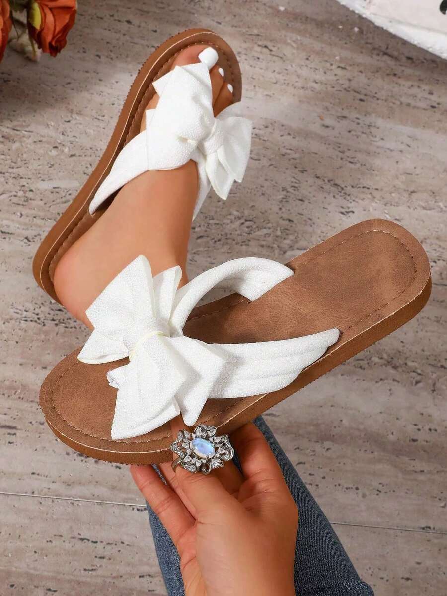 Kate Miuch Women's Spring/Summer French Style Sweet & Cute Bow Tie Sandals, Suitable For Pairing With Dresses, Ideal For Valentine's Day, Beach, Vacation, Shopping, Wedding Attendance. White Bowknot Sandals, Summer Footwear, Bohemian Style, Fresh & Natural, Beautiful & Charming, Comfortable, Lightweight & Breathable. Sandalias De Mujer Elegante Tenis Tenis Para Mujer Sandalias Elegantes De Mujer Zapatos De Mujer Tacones De Mujer Elegantes Zapatos Elegantes De Mujer Zapatillas Para Mujer Zapatos De Mujer Tacones Zapatillas Elegantes De Mujer Flip Flops Platform Heels For Women Wedge Heels For Women Jelly Sandals Women Botas Vaqueras Para Mujeres Platform Heels Jelly Sandals Jelly Sandals Birkenstocks Mother Gifts - trắng - Xem 1