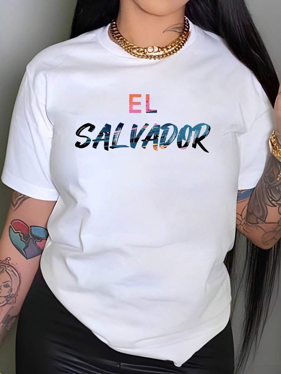 Camiseta Blanca para Mujer - Estampado con temática de El Salvador, fuente roja llamativa - Adecuada para el día a día y ocasiones especiales - Estilo casual y amigable - Ropa tradicional de El Salvador, ajuste cómodo, patrón geométrico, tela duradera, diseño de cuello redondo, material ligero, que muestra el orgullo cultural - Camiseta Unisex de Manga Corta, Cuello Redondo, Algodón, Estilo Vintage Urbano - Blanco - Ver 1