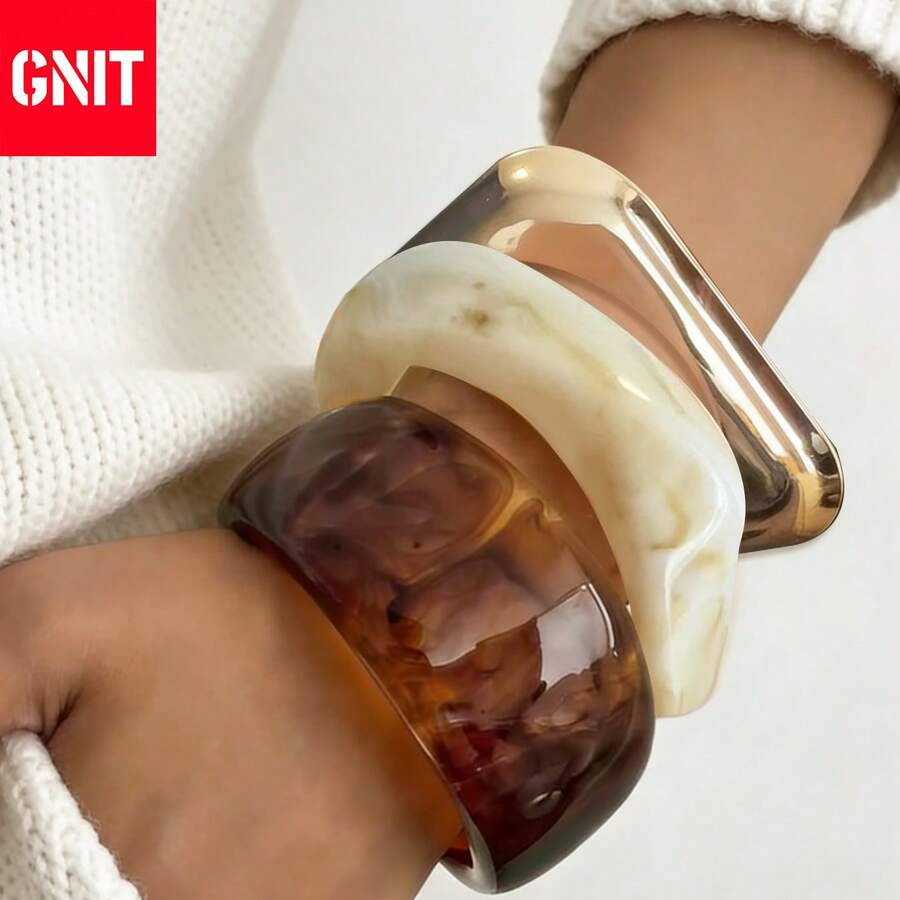 GNIT 女用金屬樹脂手鐲 3 件組,粗款疊戴設計,錘紋不對稱造型,飾品套組 - 透咖.白棕.金 - 查看 1