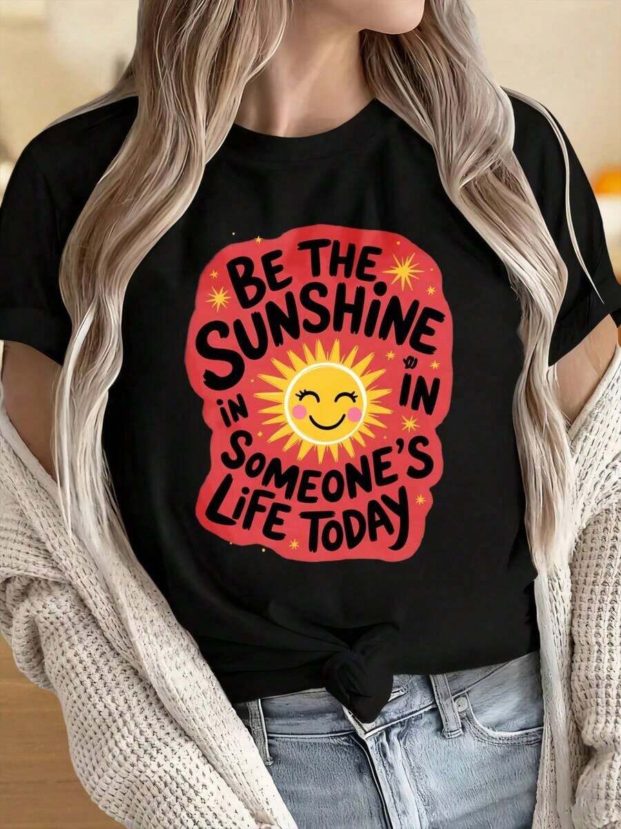 Camisetas para Mujeres y Hombres con Cuello Redondo y Mangas Cortas. Camiseta con Frase Motivacional "Sé el Sol en la Vida de Alguien Hoy". Camiseta Gráfica con Diseño de Sol y Vibraciones Positivas para Mujeres y Hombres. Ropa Casual con Estampados Divertidos, Adecuada para Fiestas de Navidad, Actividades Deportivas, Fiestas de Vacaciones, Salidas, Deportes y Otros Regalos Festivos. - Negro - Ver 1