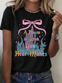 Una camiseta de manga corta para mujer, moderna, a la moda, retro, casual y holgada, adecuada para actividades al aire libre en primavera y verano, con un estampado de castillo de ensueño y lazo.La camiseta tiene cuello redondo y un corte holgado, con un diseño de degradado de colores inspirado en cuentos de hadas.Es una camiseta de manga corta moderna y versátil, perfecta para salidas diarias, citas, viajes y sesiones de fotos, convirtiéndola en una prenda llamativa y elegante.Es una camiseta dulce, linda, soñadora y única.blusas para mujer,blusas casuales para dama,tops,, mujer premium,y2k,playeras de mujer curvy,ofertas y liquidaciones ropa mujer,playeras deportivas para mujer,,playeras de hombre, mujer,blusas>elegante EXOK - Negro - Ver 1