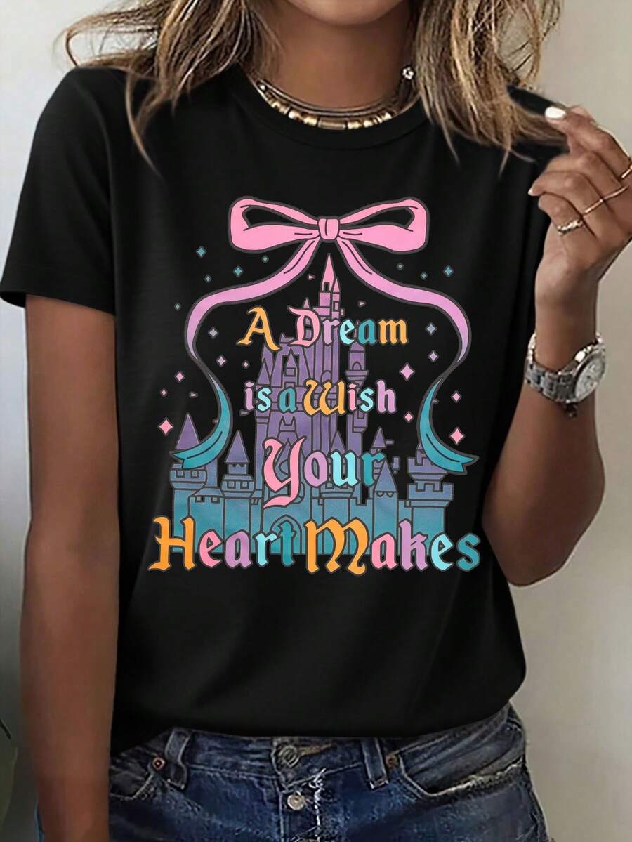 Una camiseta de manga corta para mujer, moderna, a la moda, retro, casual y holgada, adecuada para actividades al aire libre en primavera y verano, con un estampado de castillo de ensueño y lazo.La camiseta tiene cuello redondo y un corte holgado, con un diseño de degradado de colores inspirado en cuentos de hadas.Es una camiseta de manga corta moderna y versátil, perfecta para salidas diarias, citas, viajes y sesiones de fotos, convirtiéndola en una prenda llamativa y elegante.Es una camiseta dulce, linda, soñadora y única.blusas para mujer,blusas casuales para dama,tops,, mujer premium,y2k,playeras de mujer curvy,ofertas y liquidaciones ropa mujer,playeras deportivas para mujer,,playeras de hombre, mujer,blusas>elegante EXOK - Negro - Ver 1