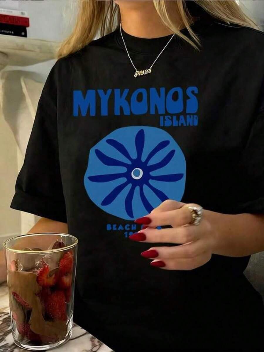 Camiseta informal holgadaTeen Girls' Casual T-Shirt, Mykonos Island Print Short Sleeve Crew Neck Tee, Minimalist Vacation Style Tops For Teen Girls, Beach Themed Shirts For Teen Girls,Camiseta estampada de verano, cuello redondo, informal y versátil, ideal para el día a día, viajes o vacaciones, apta para niños, niñas y adolescentes, diseño unisex. - Negro - Ver 1