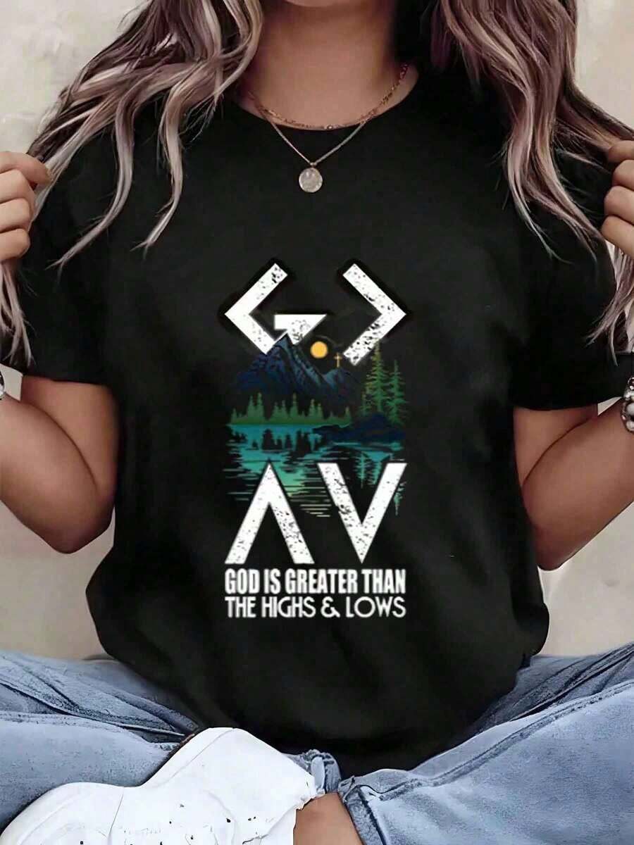 Camiseta Casual para Mujer con Estampado de Paisaje Montañoso y la Frase 'Dios es Mayor que los Altos y Bajos', Cuello Redondo, Corte Regular, Regalo Casual para Ella - Negro - Ver 1
