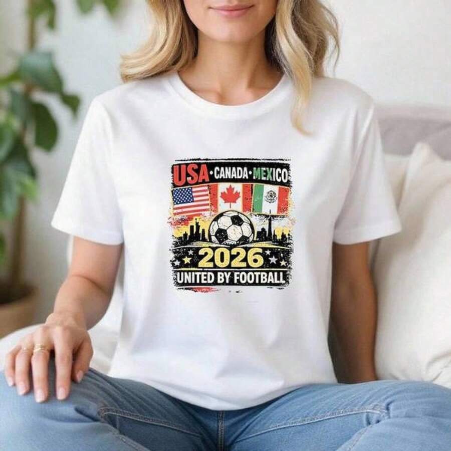 2026 USA Canada Mexico Soccer Flags Graphic Tee, Futbol Streetwear Top,Playera Blanca de Algodón con Gráfica de la Copa Mundial 2026 con Banderas de USA, Canadá yéxico - Negro - Ver 1