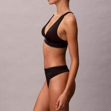 Calvin Klein Calvinklein Graphic Monogram Microfiber Stretch Thong QF8813 Underwear  Women  Panties - màu đen - Xem 4