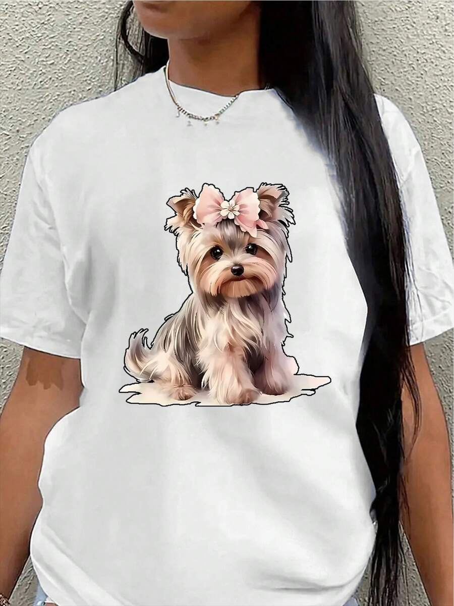 Camiseta de manga corta, ligera y duradera, con un bonito diseño estampado de Yorkshire Terrier, es perfecta para descansar en casa, comer en un restaurante o salir a disfrutar de un paseo tranquilo al aire libre. Está diseñada para la comodidad diaria y está confeccionada con un tejido suave. - Blanco - Ver 1