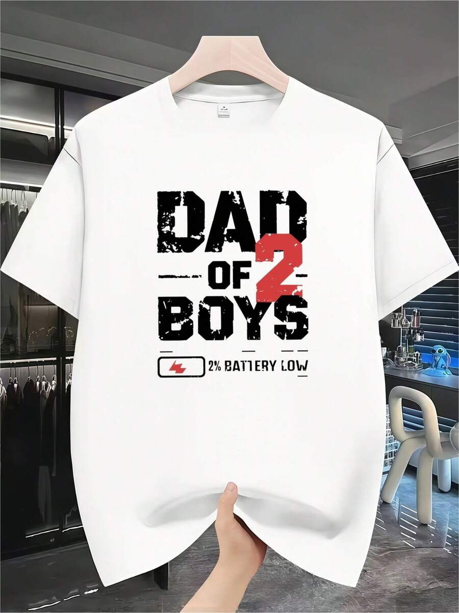 Men's T-Shirts: Selected T-Shirts For Adult Men, Adult Short-Sleeved Summer T-Shirts, Featuring A Creative And Distressed Print Of A Father With Two Children On The Chest, Along With The Slogan "FATHER OF 2 KIDS, 2% BATTERY LEFT", Accompanied By A Low Battery Icon, Accurately Capturing The True State Of A Father With Children, Using Humor To Express The Exhaustion And Happiness Of Being A Parent. - 白色 - 查看 1