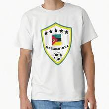 Camiseta clásica de la selección de fútbol de MozambiqueEsta camiseta de algodón de 220 gramos es la combinación perfecta de comodidad y moda para cualquier aficionado al fútbol. Esta camiseta, especialmente diseñada para hombres y mujeres, utiliza tejidos suaves y transpirables para crear un ajuste fascinante y es ideal para días de competición o ropa casual. Hecho de algodón de alta calidad, duradero y suave al tacto. Ya sea que apoyes a tu equipo favorito, participes en un partido de ocio o disfrutes de un día relajado, esta camiseta multifuncional es el último complemento de tu armario. - Negro - Ver 6