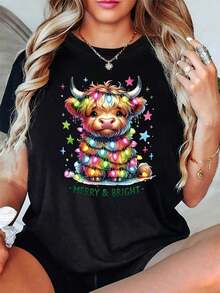 Camiseta única Y2K con diseño colorido de un adorable ternerito decorado con luces navideñas y estrellas, perfecta para iluminar tus días festivos y lucir con estilo en cualquier ocasión. ¡Dale un toque especial a tu guardarropa con esta prenda exclusiva! - Negro - Ver 12